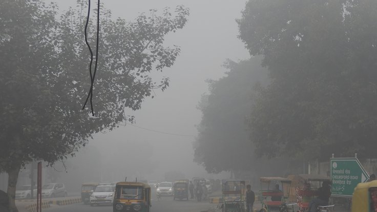 Low_visibility_due_to_Smog_in_entry_of_Chelmsford_Road_New_Delhi_31st_Dec_2017_9AM_DSCN8819_1