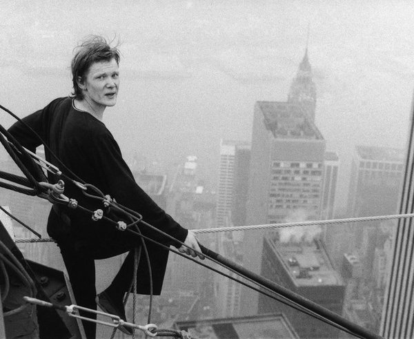 Philippe Petit v dokumentu Muž na laně (2008)