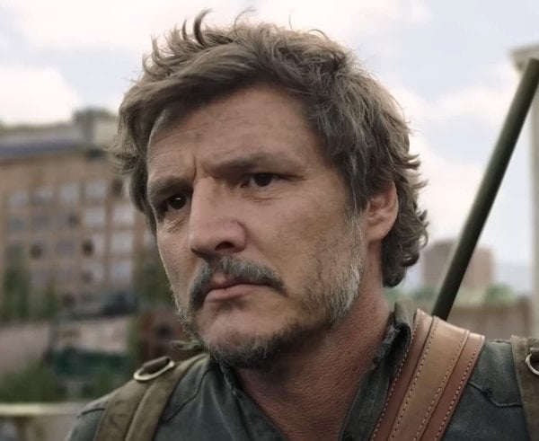 Pedro Pascal v seriálu The Last of Us.