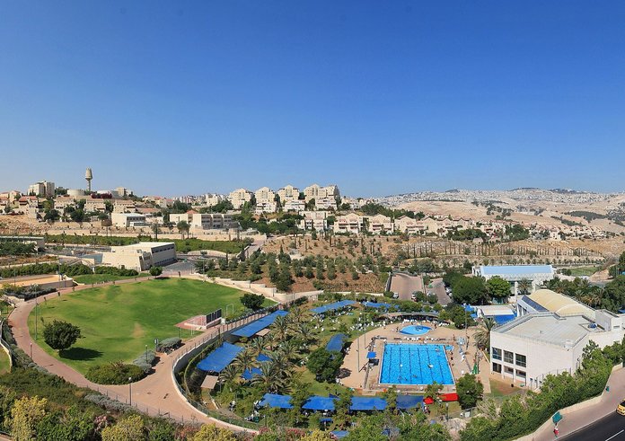 Ma'ale_adumim_01