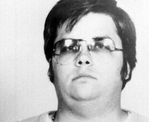 Mark_David_Chapman,_NYPD_mugshot