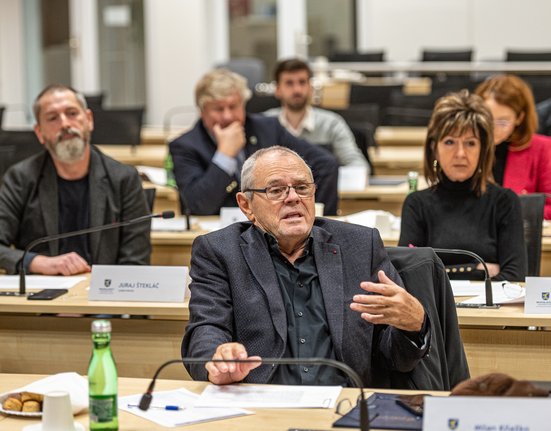 Milan_Kňažko_-_Komisia_pre__Ocenenie_Samuela_Zocha__-_10.2.2023_01