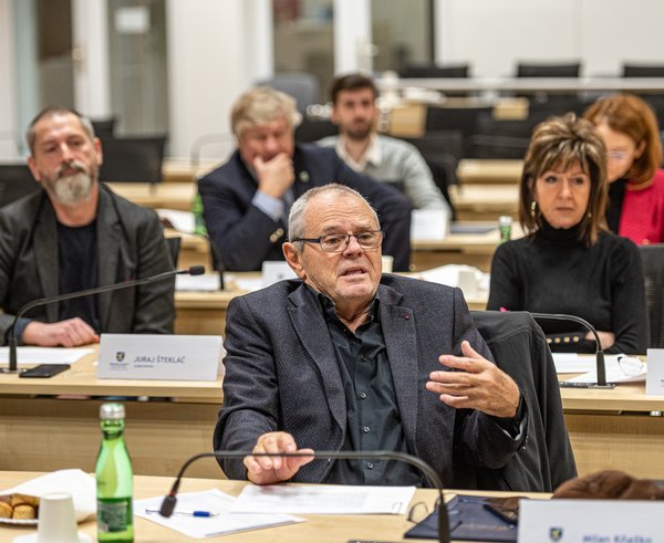Milan_Kňažko_-_Komisia_pre__Ocenenie_Samuela_Zocha__-_10.2.2023_01