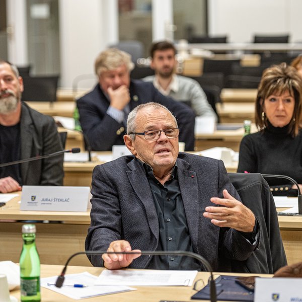 Milan_Kňažko_-_Komisia_pre__Ocenenie_Samuela_Zocha__-_10.2.2023_01
