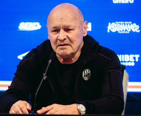 Miroslav Koubek před utkáním s Glasgow Rangers.