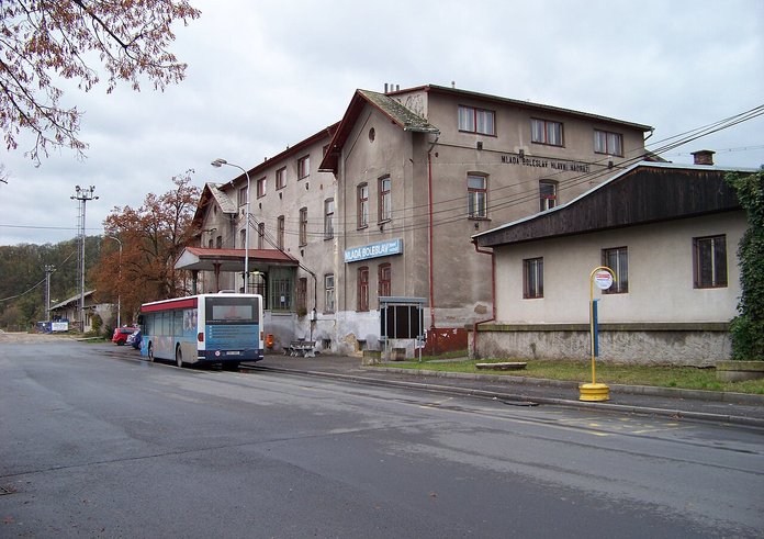 Mladá_Boleslav_hlavní_nádraží,_autobusové_zastávky_(01)