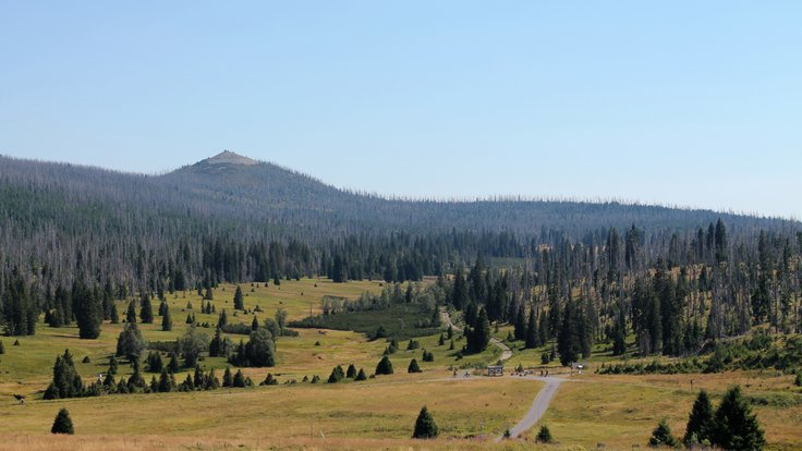 Modrava,_Březník,_pohled_do_údolí_(2013-08-16;_01)