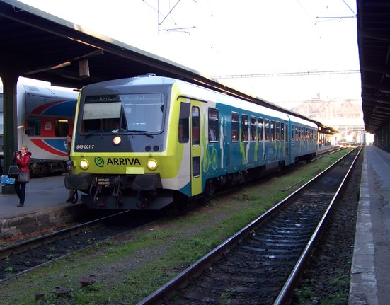 Motorová_jednotka_845_(01)