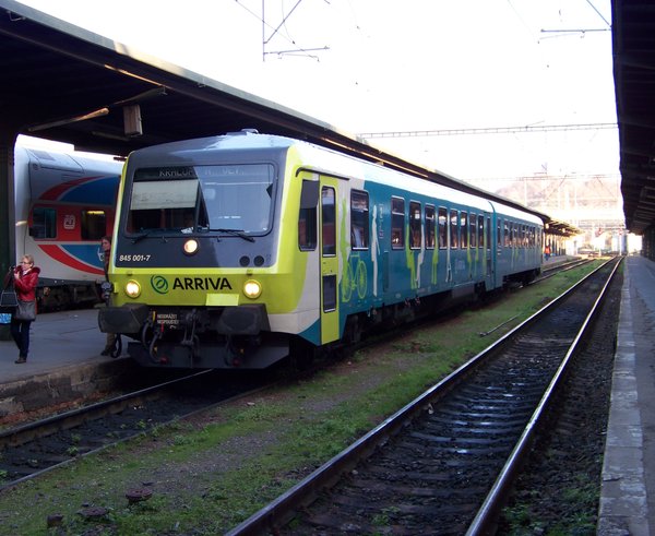 Motorová_jednotka_845_(01)