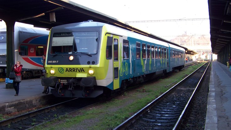 Motorová_jednotka_845_(01)