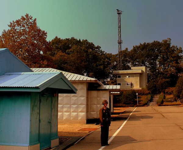 NORTH_AND_SOUTH_KOREA_BORDER_AT_PANJUMON_VILLAGE_IN_THE_JOINT_SECURITY_AREA_DMZ_DPRK_NORTH_KOREA_OCT_2012_(8640025023)