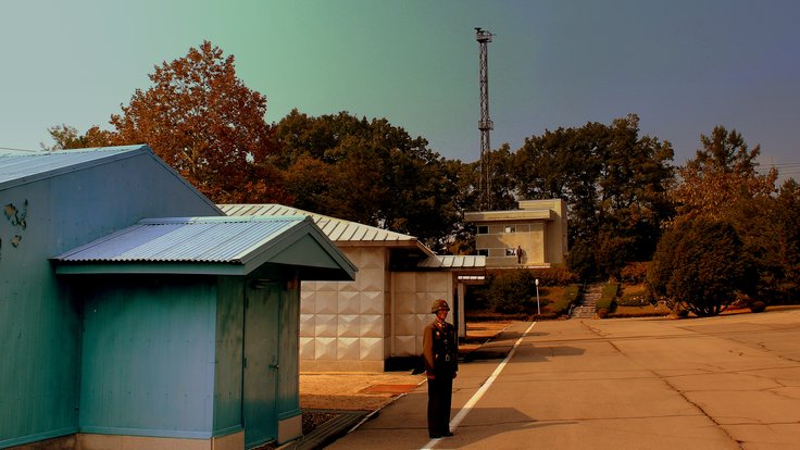 NORTH_AND_SOUTH_KOREA_BORDER_AT_PANJUMON_VILLAGE_IN_THE_JOINT_SECURITY_AREA_DMZ_DPRK_NORTH_KOREA_OCT_2012_(8640025023)