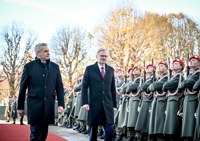Slavnostní ceremoniál přijetí českého premiéra Petra Fialy rakouským kancléřem Karlem Nehammerem (4. 12. 2023)