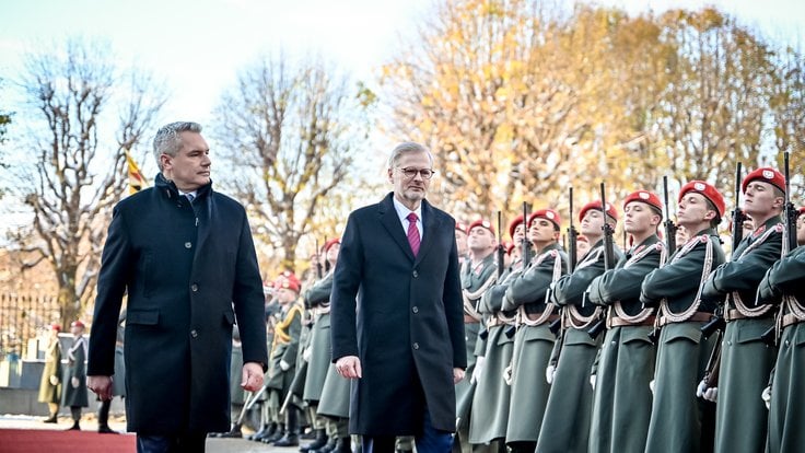 Slavnostní ceremoniál přijetí českého premiéra Petra Fialy rakouským kancléřem Karlem Nehammerem (4. 12. 2023)