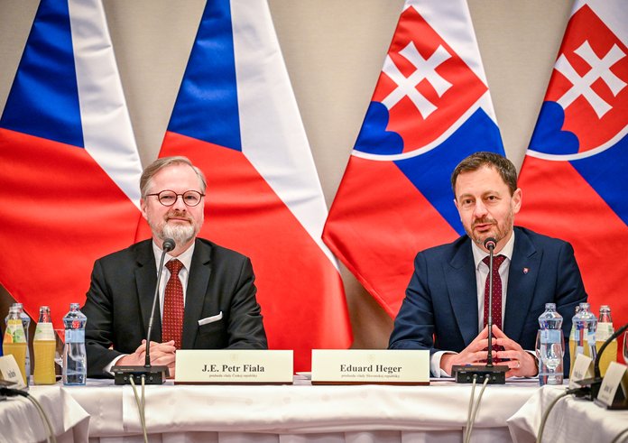 Český premiér Petr Fiala se svým protějškem Eduardem Hegerem.