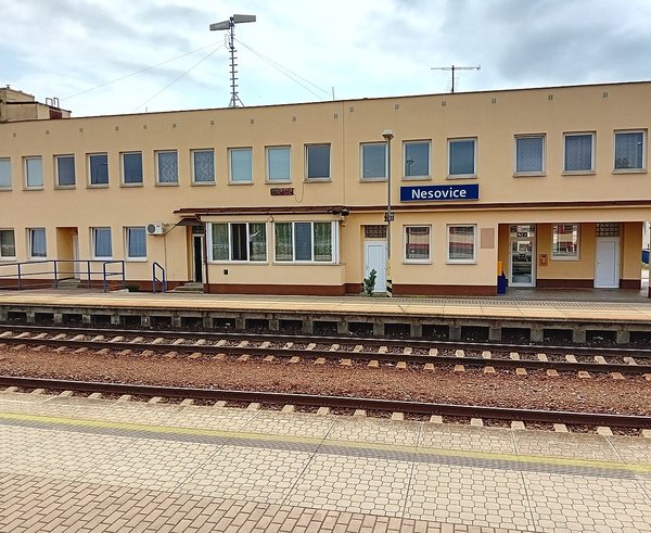 Nesovice_staniční_budova_(2023)