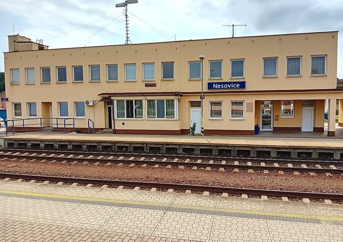 Nesovice_staniční_budova_(2023)