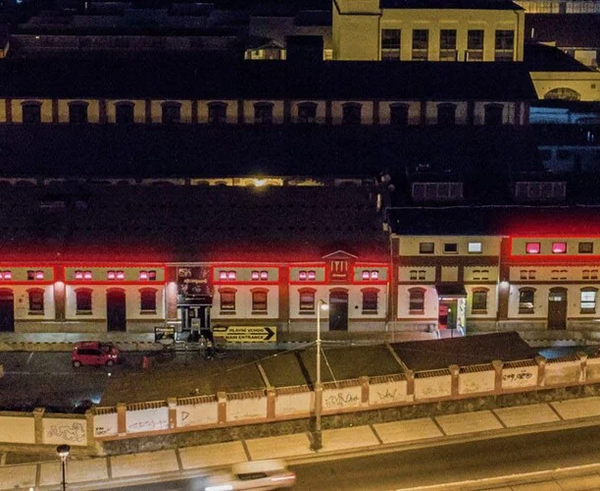 Nevestinec-ShowPark-odmita-opustit-budovu-v-prazskych-Holesovicich-Nastehovat-by-se-do-ni-mela-policie~30d26e9713395053ace8