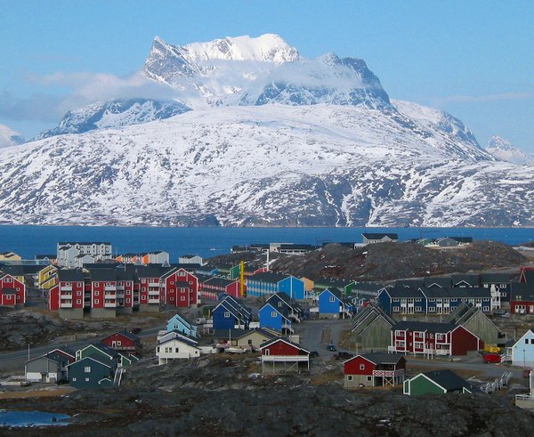 Nuuk_city_below_Sermitsiaq