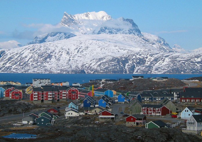 Nuuk_city_below_Sermitsiaq