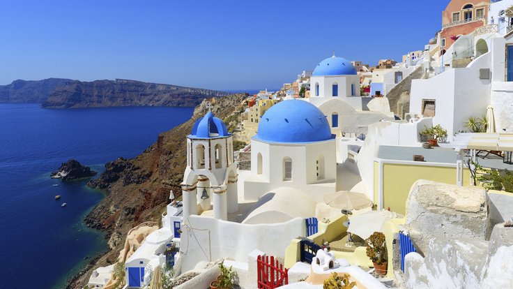 Vesnice Oia na Santorini láká na romantické západy slunce