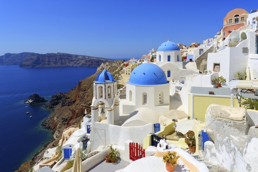 Vesnice Oia na Santorini láká na romantické západy slunce