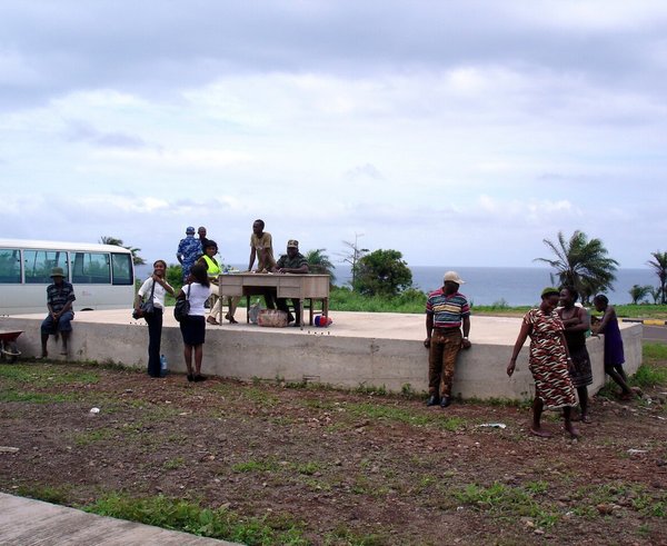 Old_terminal_building_at_Annobon_Airport
