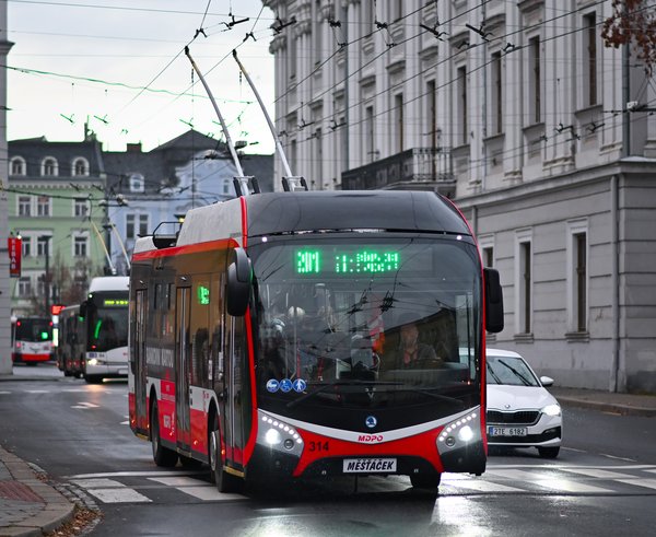 Opava,_Škoda_32Tr_SOR_č._314