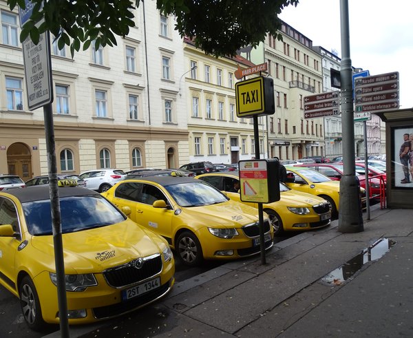 Opletalova,_stanoviště_taxi_Modrý_anděl