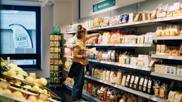Oteven-supermarketu-MILA-Zoe-Opratko-5