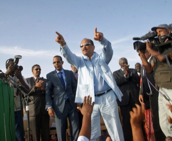 Ould_Abdel_Aziz_sengage_à_se_montrer_fort_face_aux_terroristes_(6987739967)