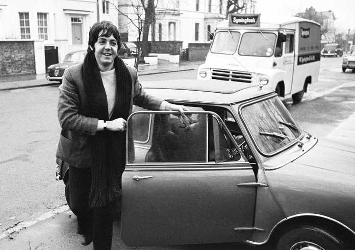 P90362122-paul-mccartney-the-beatles-with-his-mini-1967-08-19-photo-by-wilson-mirrorpix-mirrorpix-via-getty-im-1800px.jpg