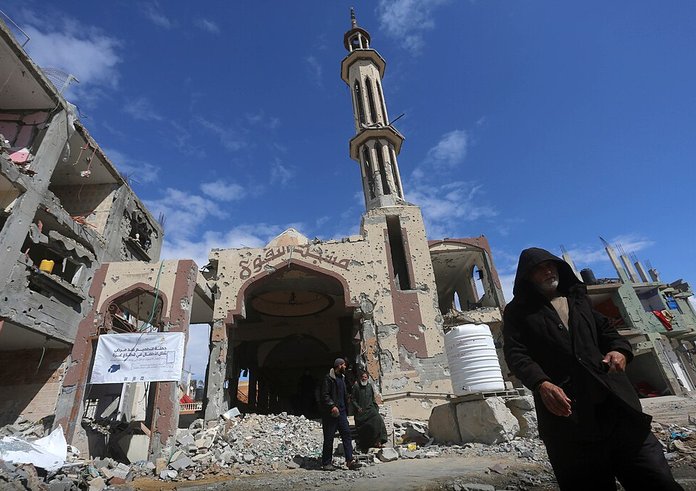 Palestinians_live_in_an_area_destroyed_by_Israeli_airstrike_in_Rafah,_Gaza_Strip_3