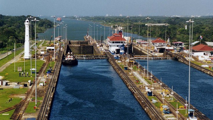 Panama_Canal_Gatun_Locks