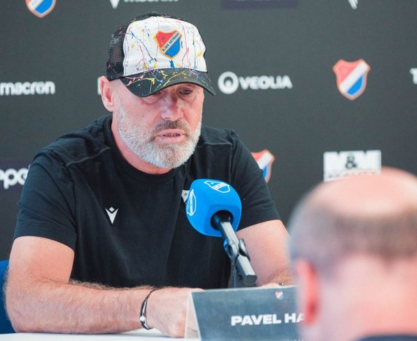 Trenér Baníku Pavel Hapal před utkáním s Austrií.