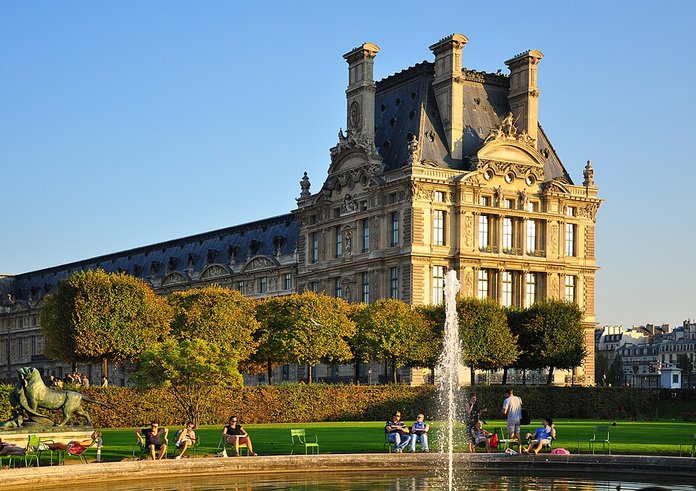 Pavillon_de_Flore_from_Tuileries,_Paris_October_2011_001