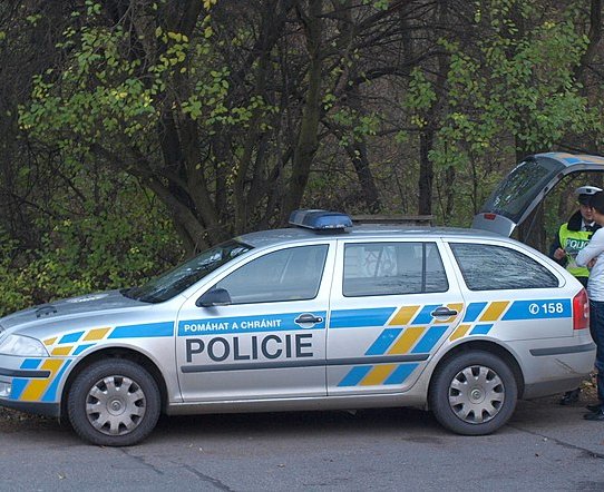 Plzeňská,_vůz_Policie_ČR