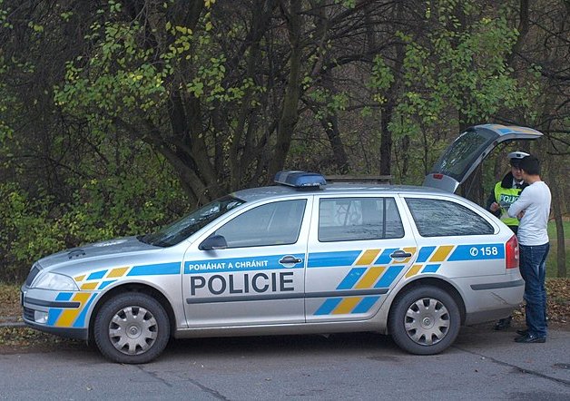 Plzeňská,_vůz_Policie_ČR