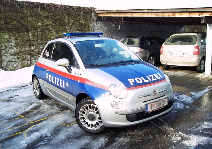 Polizei_Fiat500_02