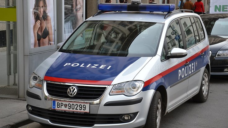 Polizei_VW-Touran_03