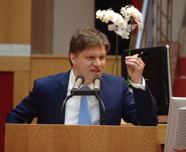 Praha,_Magistrát,_Tomáš_Hudeček,_projev