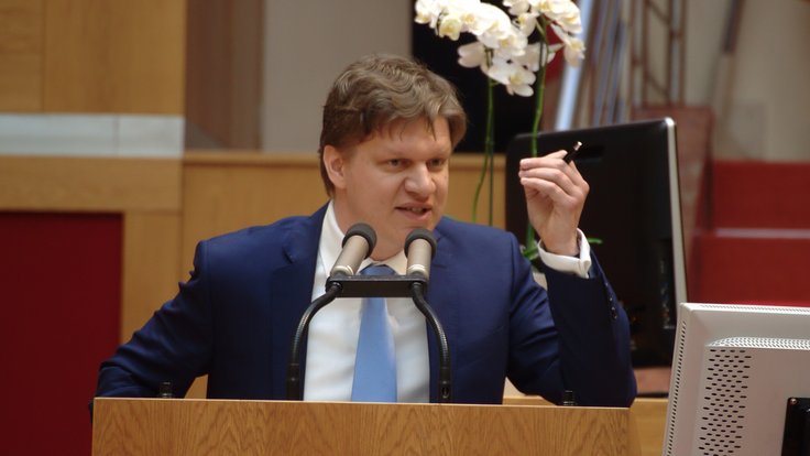 Praha,_Magistrát,_Tomáš_Hudeček,_projev