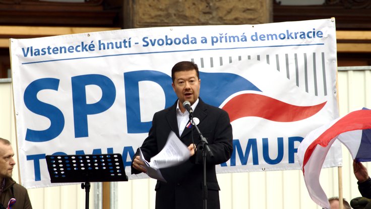 Praha,_Václavské_náměstí,_říjnová_demonstrace_proti_přijetí_uprchlíků,_Tomio_Okamura_II