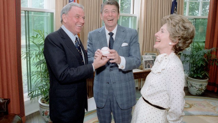 President_Ronald_Reagan_and_Nancy_Reagan_with_Frank_Sinatra_(cropped)