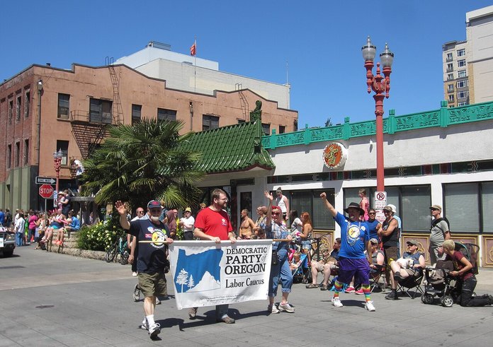 Pride_parade,_Portland,_Oregon_(2015)_-_058