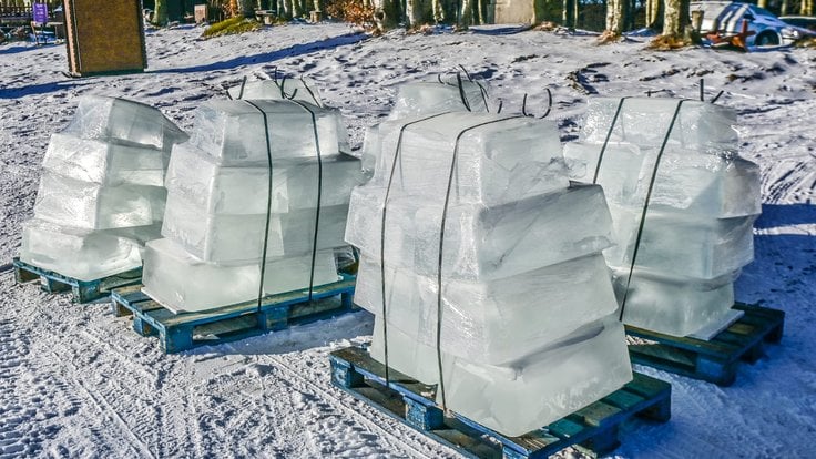 Příprava stavby ledových soch