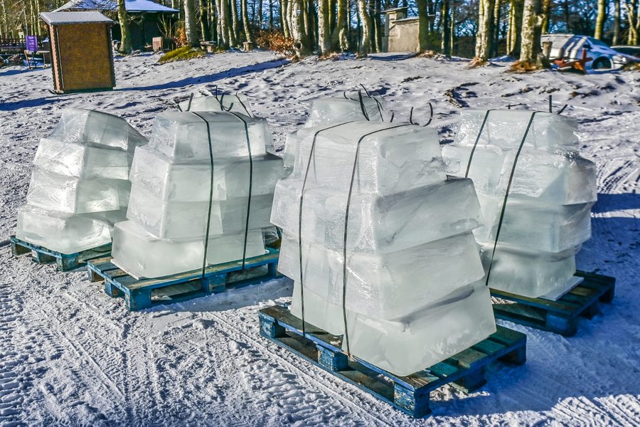 Příprava stavby ledových soch