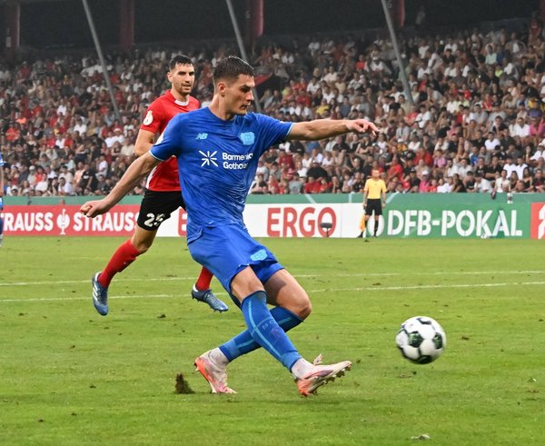 Patrik Schick zůstává platným hráčem Leverkusenu.