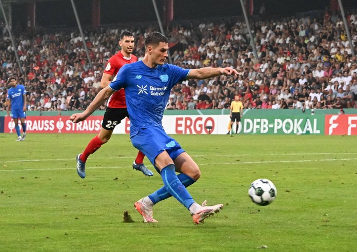 Patrik Schick zůstává platným hráčem Leverkusenu.