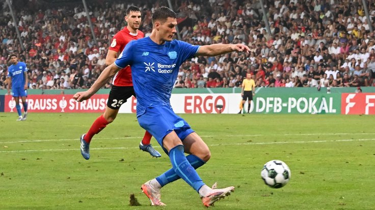 Patrik Schick zůstává platným hráčem Leverkusenu.
